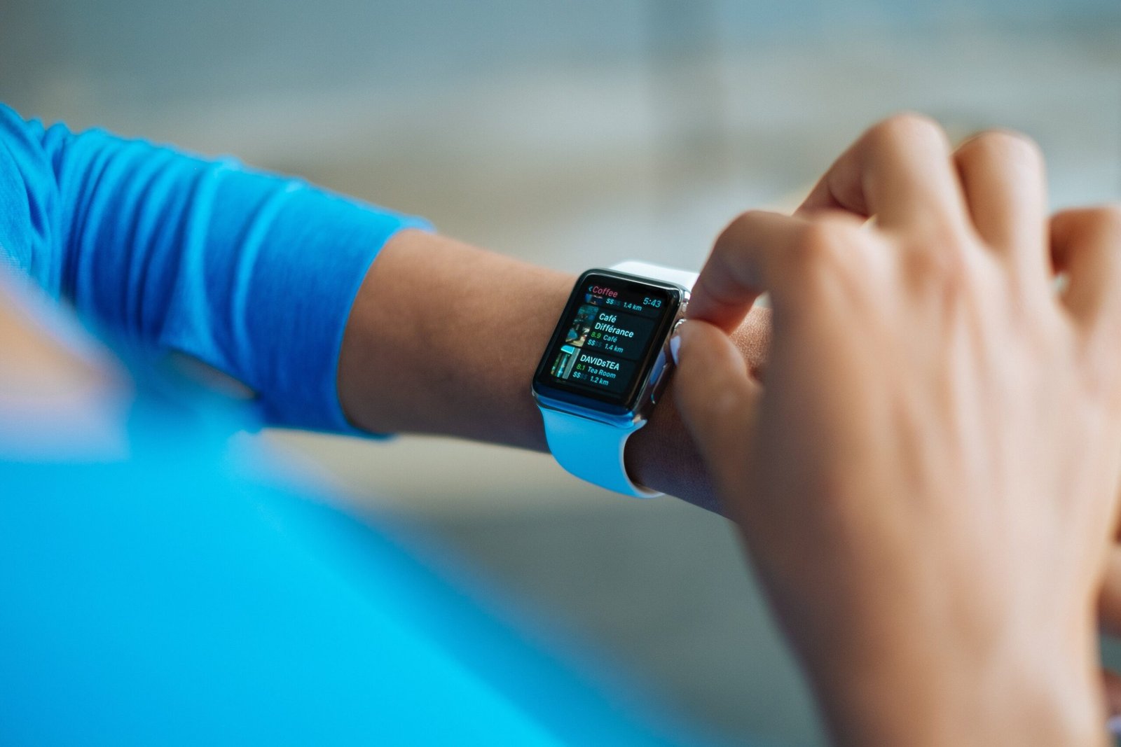 7 Must-Have Features in a Smart Watch for Girls